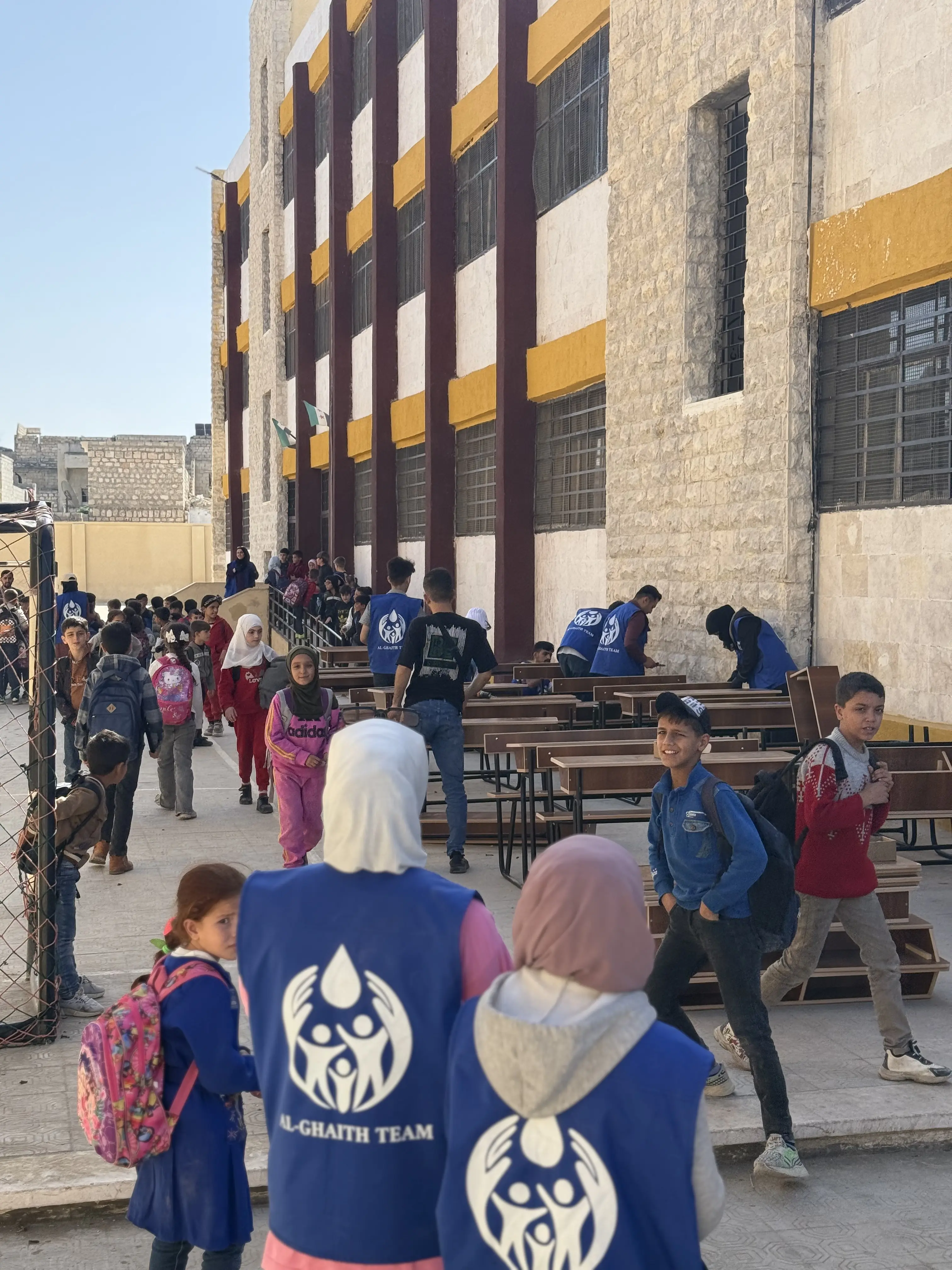 Kampagne zur Reparatur von Schulbänken